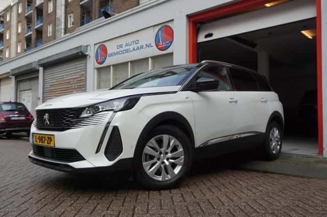 Peugeot 5008 (2021) thumbnail 2
