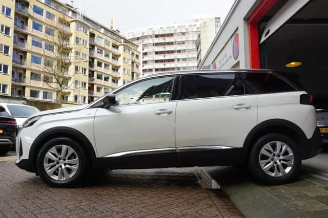 Peugeot 5008 (2021) thumbnail 3