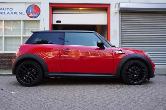 MINI Cooper S (2011) thumbnail 3