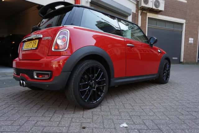 MINI Cooper S (2011) thumbnail 4