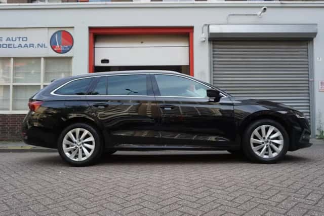 Škoda Octavia (2024) thumbnail 3