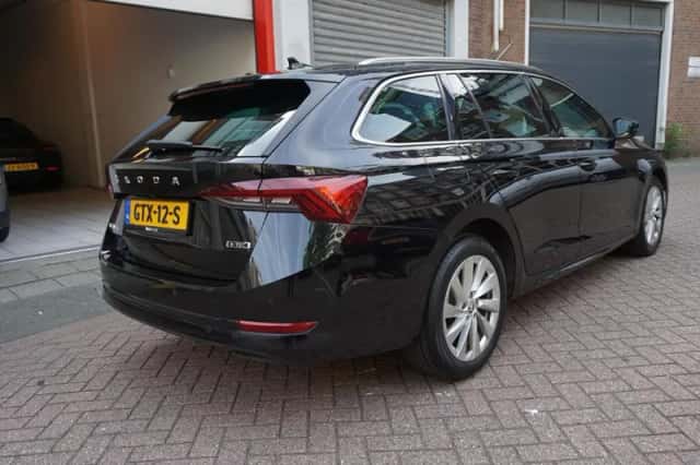 Škoda Octavia (2024) thumbnail 4
