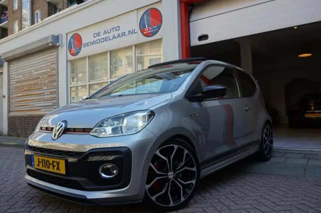 Volkswagen Up! (2018) thumbnail 1