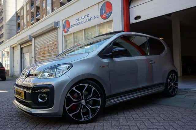 Volkswagen Up! (2018) thumbnail 2