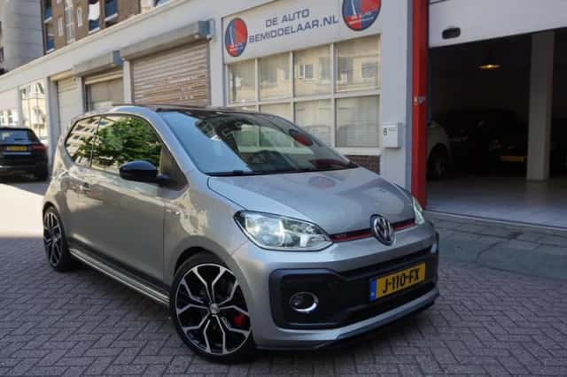 Volkswagen Up! (2018) thumbnail 5