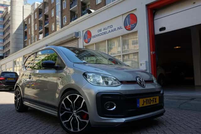 Volkswagen Up! (2018) thumbnail 6