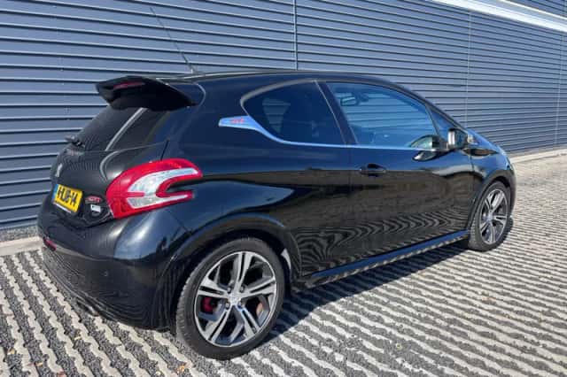 Peugeot 208 (2013) thumbnail 6