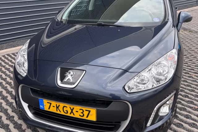 Peugeot 308 (2013) thumbnail 2