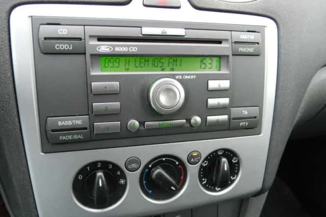 Ford Focus (2005) thumbnail 5