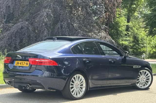 Jaguar XE (2016) thumbnail 4