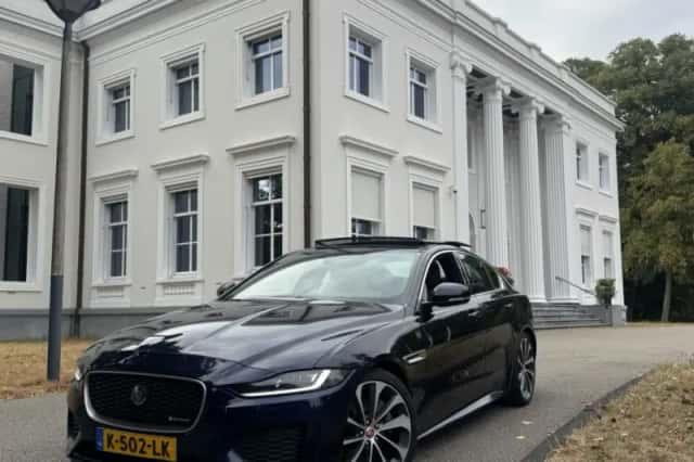Jaguar XE (2021) thumbnail 1