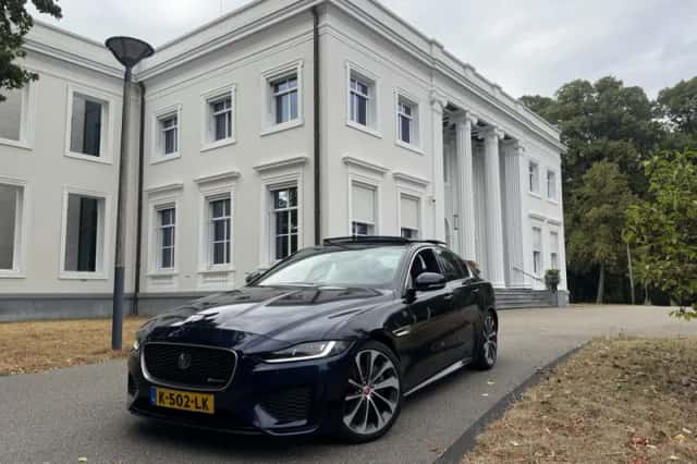 Jaguar XE (2021) thumbnail 2