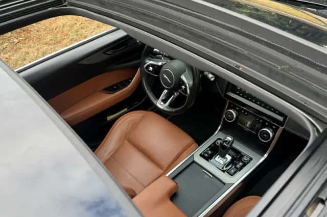 Jaguar XE (2021) thumbnail 6