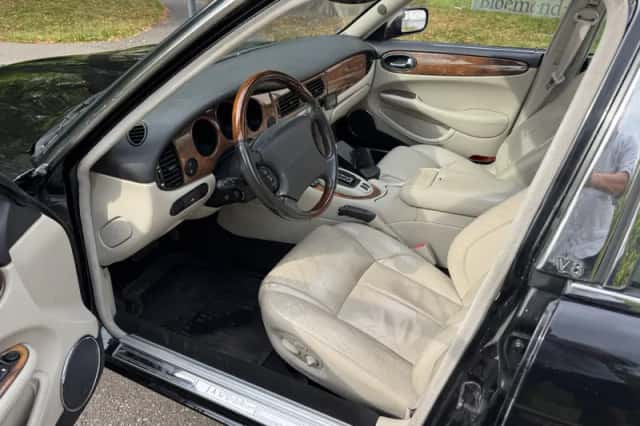 Jaguar XJ (2001) thumbnail 3