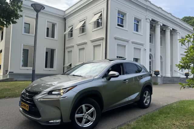 Lexus NX (2016) thumbnail 2