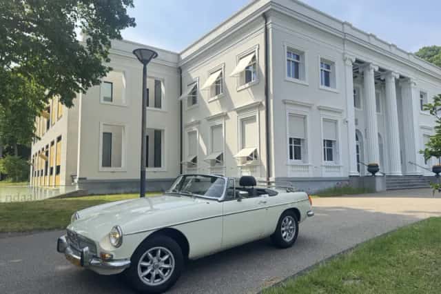 MG B (1979) thumbnail 2