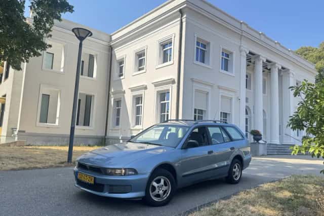 Mitsubishi Galant (2000) thumbnail 2