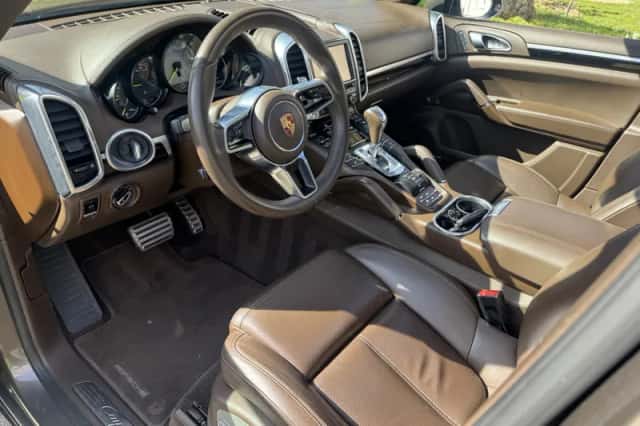 Porsche Cayenne (2015) thumbnail 2