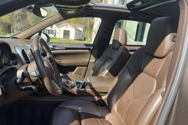 Porsche Cayenne (2015) thumbnail 4