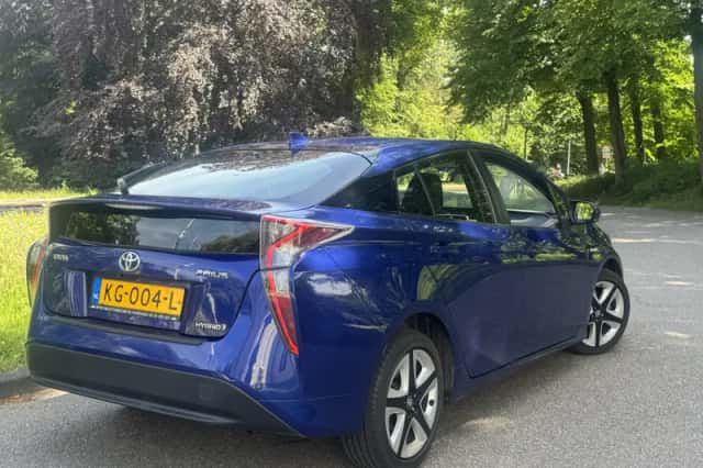 Toyota Prius (2016) thumbnail 4