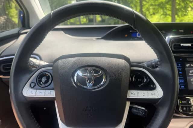 Toyota Prius (2016) thumbnail 5