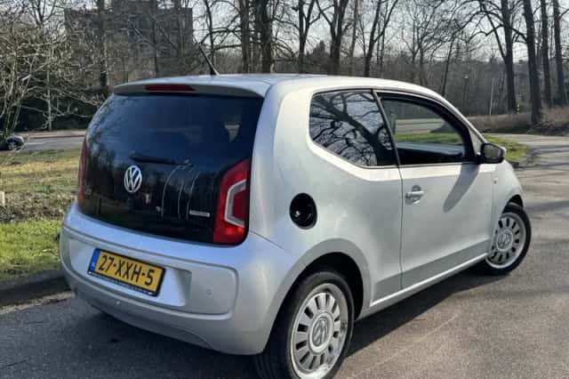 Volkswagen Up! (2013) thumbnail 3