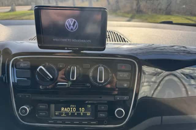Volkswagen Up! (2013) thumbnail 5