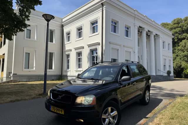 Volvo XC90 (2003) thumbnail 1