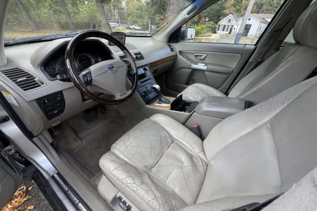 Volvo XC90 (2003) thumbnail 2