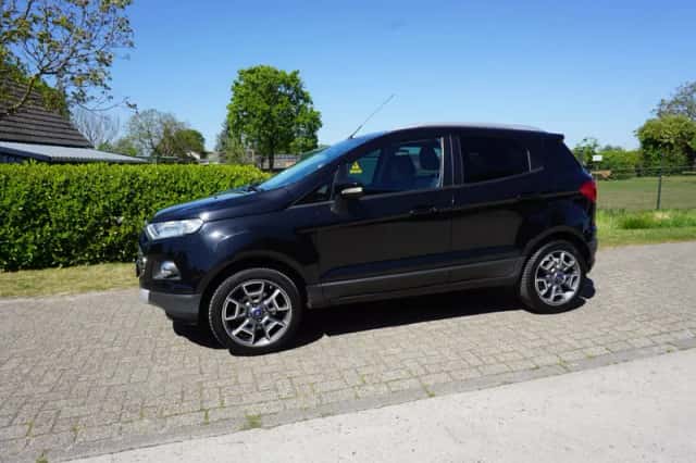 Ford EcoSport (2016) thumbnail 3