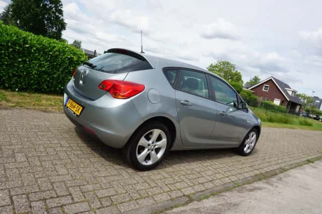 Opel Astra (2009) thumbnail 5