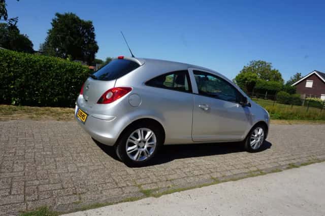 Opel Corsa (2008) thumbnail 5