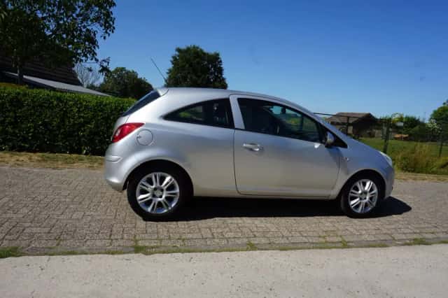 Opel Corsa (2008) thumbnail 6