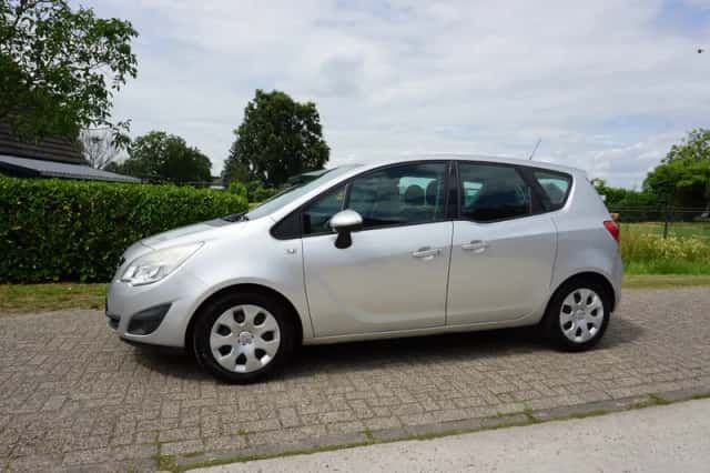 Opel Meriva (2010) thumbnail 3