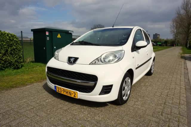 Peugeot 107 (2011) thumbnail 2