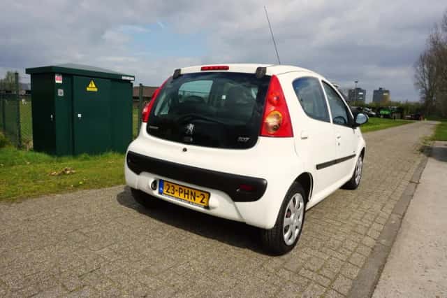Peugeot 107 (2011) thumbnail 4