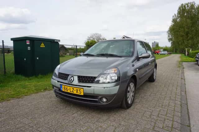 Renault Clio (2003) thumbnail 2