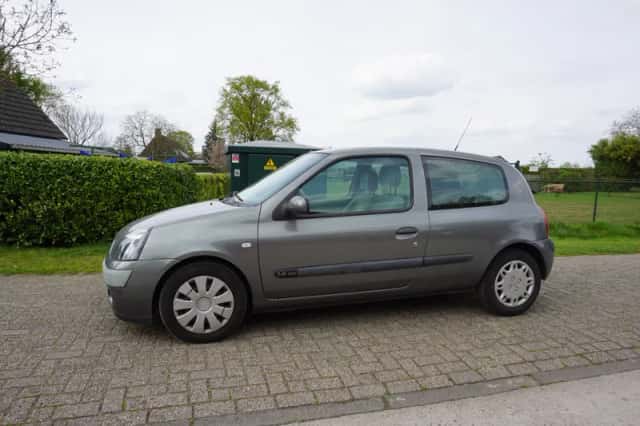 Renault Clio (2003) thumbnail 3