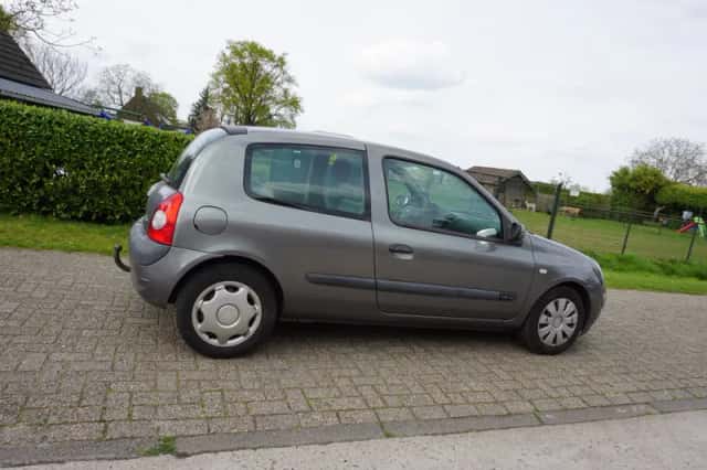 Renault Clio (2003) thumbnail 6