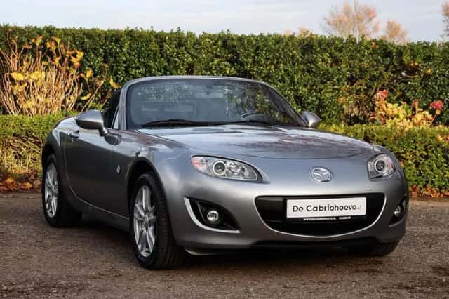 Mazda MX-5 (2010) thumbnail 2