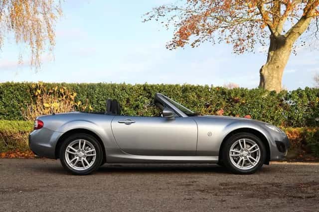 Mazda MX-5 (2010) thumbnail 4