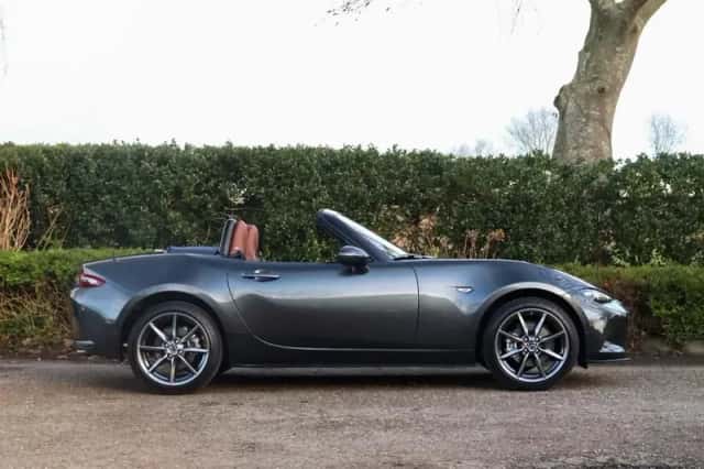 Mazda MX-5 (2022) thumbnail 4