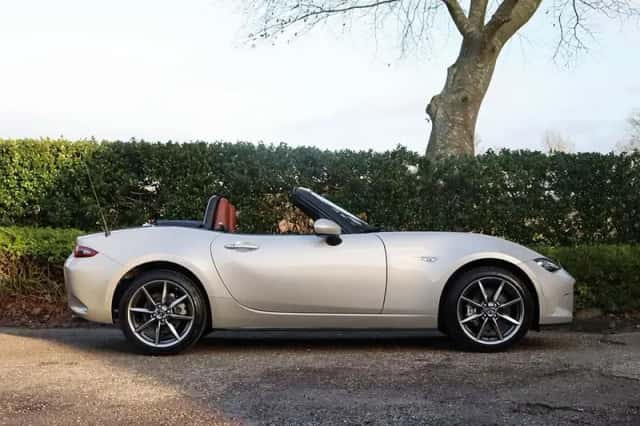 Mazda MX-5 (2022) thumbnail 4