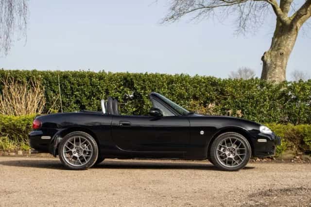 Mazda MX-5 (2004) thumbnail 4