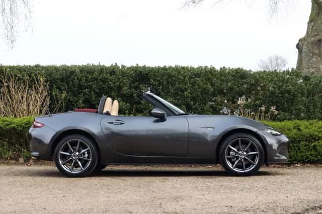 Mazda MX-5 (2018) thumbnail 4