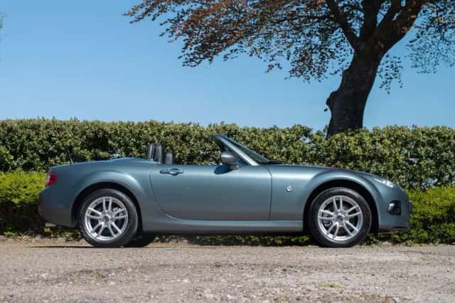 Mazda MX-5 (2012) thumbnail 4