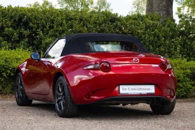 Mazda MX-5 (2015) thumbnail 5