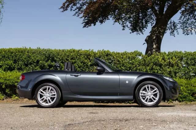 Mazda MX-5 (2010) thumbnail 4