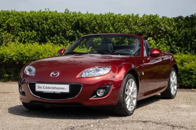 Mazda MX-5 (2011) thumbnail 3