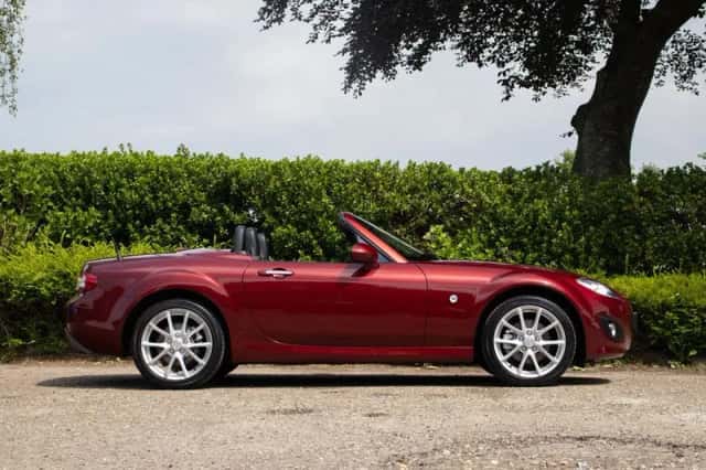 Mazda MX-5 (2011) thumbnail 4